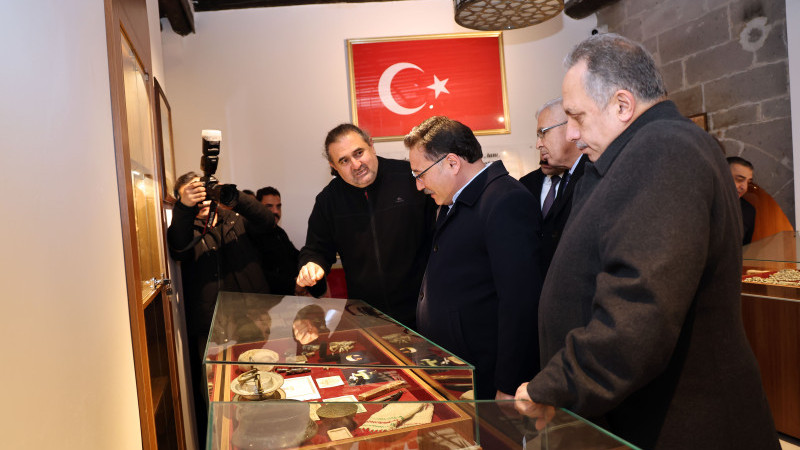 VALİ ÇİÇEK, ÇANAKKALE’DEN CUMHURİYETE 100. YIL SERGİSİ’NDE