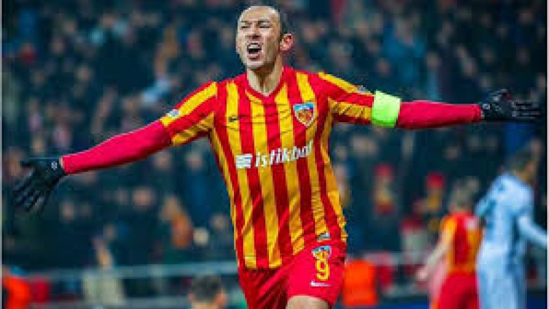 Umut Bulut futbolu bıraktı!