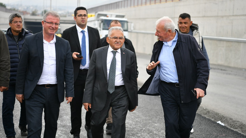 BAŞKAN BÜYÜKKILIÇ’TAN AÇILIŞ İÇİN GÜN SAYAN KATLI KAVŞAKTA İNCELEME
