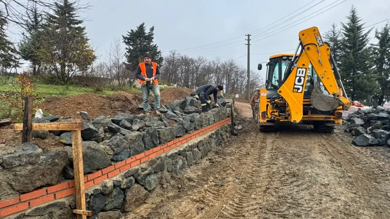 Kocaeli’de mezarlıklara 6 bin metreküp taş duvar