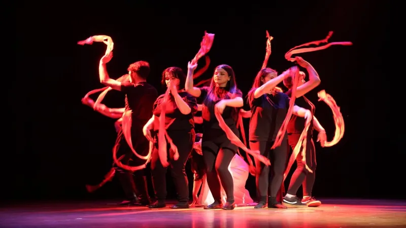 Kocaeli'de 40 yıllık tiyatroculara taş çıkarttılar