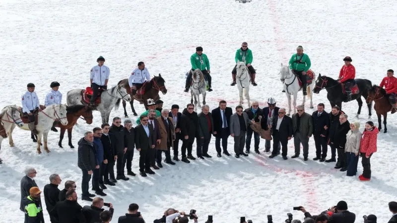 Kayseri Erciyes'te Kökbörü rüzgarı