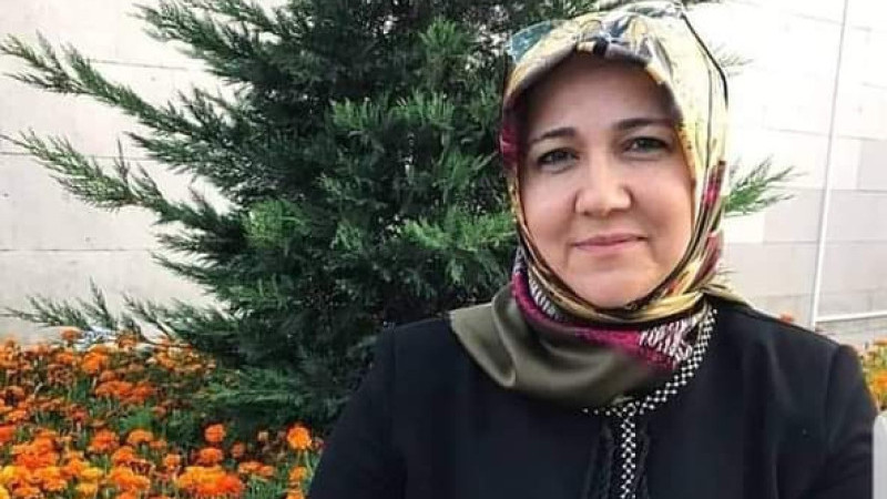 Emine Köroğlu: Sevmek 